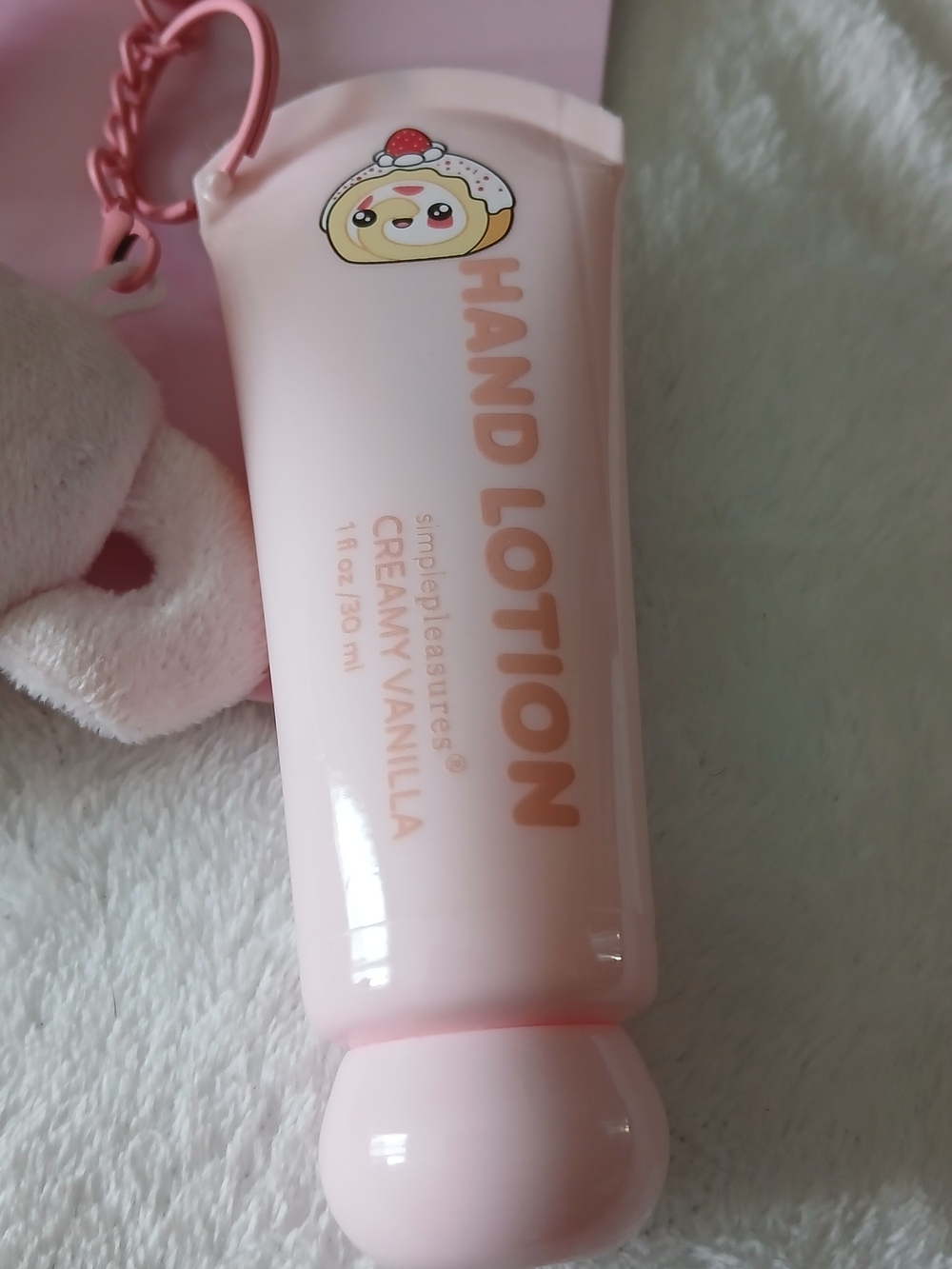💚 KAWAII Sweet Heart & Stars Hand Lotion Keychain + Plush Charm Creamy Vanilla] - Picture 3 of 6